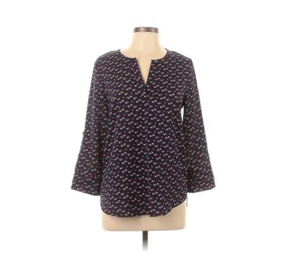 Market & Spruce bird vneck shirt